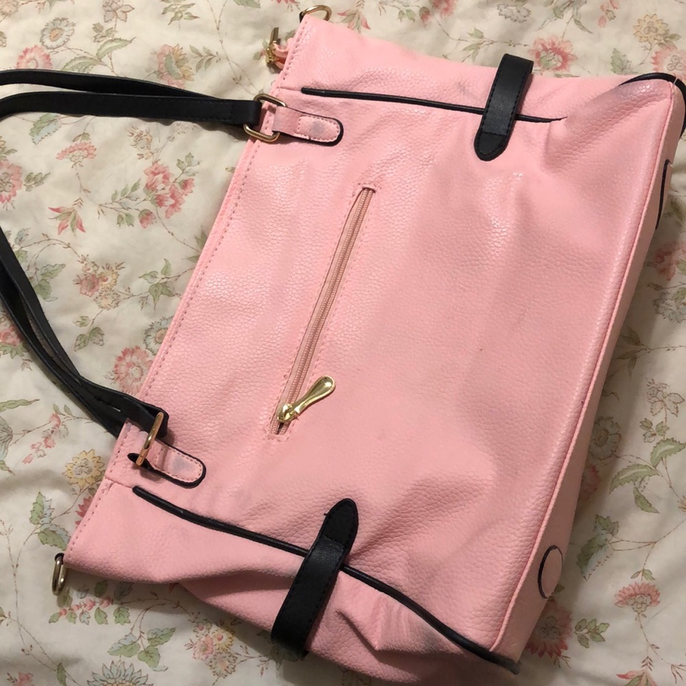 Adorable pink shoulder bag - gently used! - Picture 7 of 7